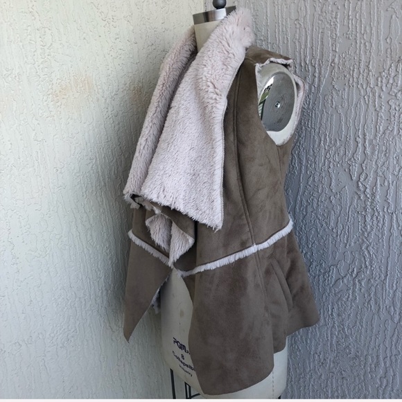 Quinn Tan Faux Suede Vest With Ivory Shearling, Size S - Picture 4 of 6